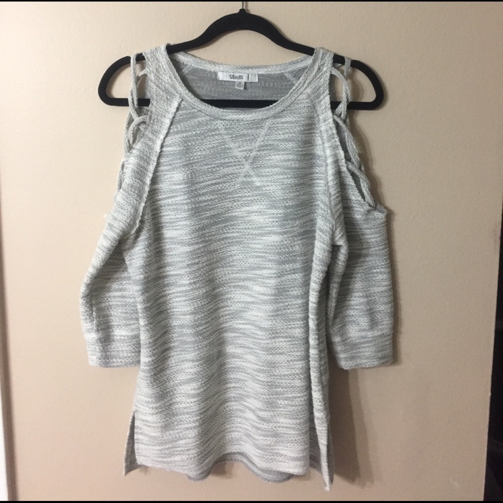ANTHROPOLOGIE x ANM Grey Scoop Neck Laced Cold Shoulder Top